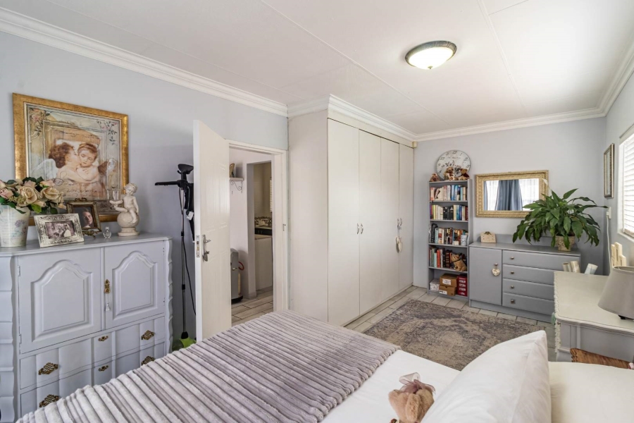 5 Bedroom Property for Sale in Brackendowns Gauteng