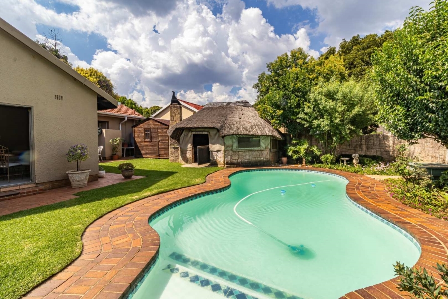 5 Bedroom Property for Sale in Brackendowns Gauteng