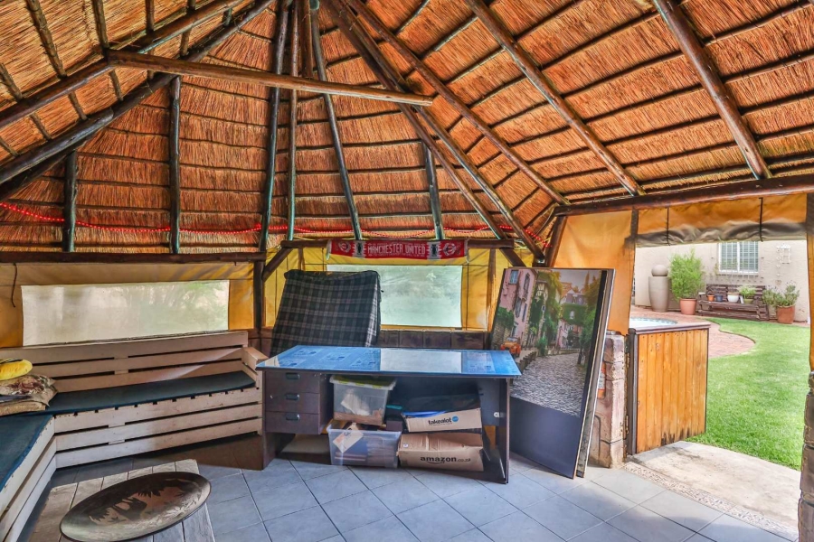 5 Bedroom Property for Sale in Brackendowns Gauteng