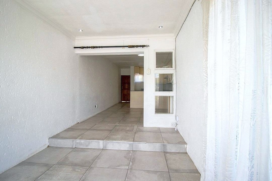 1 Bedroom Property for Sale in Mulbarton Gauteng