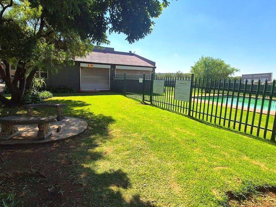 1 Bedroom Property for Sale in Mulbarton Gauteng