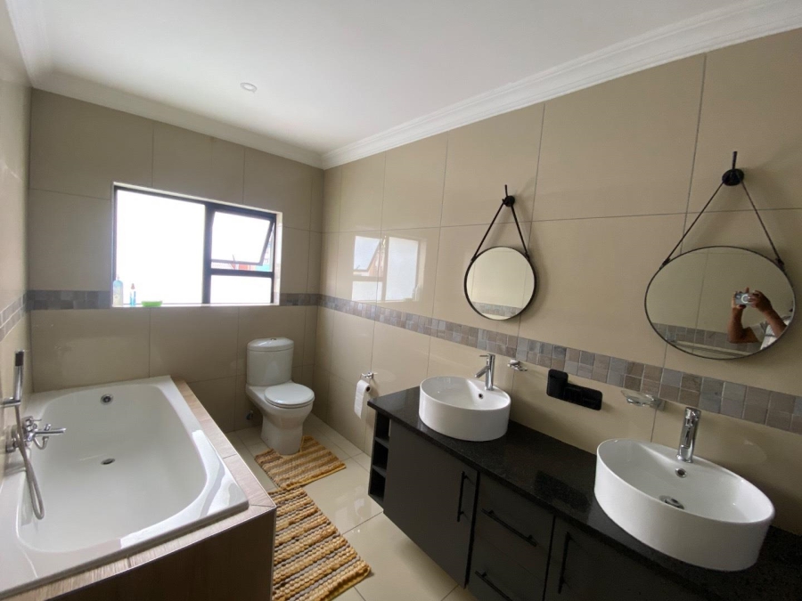 4 Bedroom Property for Sale in Zambezi Manor Lifestyle Estate Gauteng