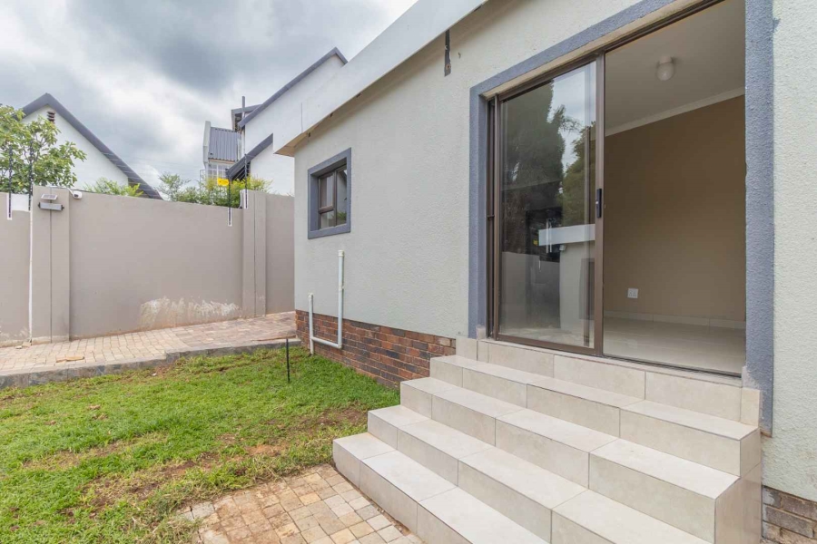 To Let 1 Bedroom Property for Rent in Hurlingham Manor Gauteng