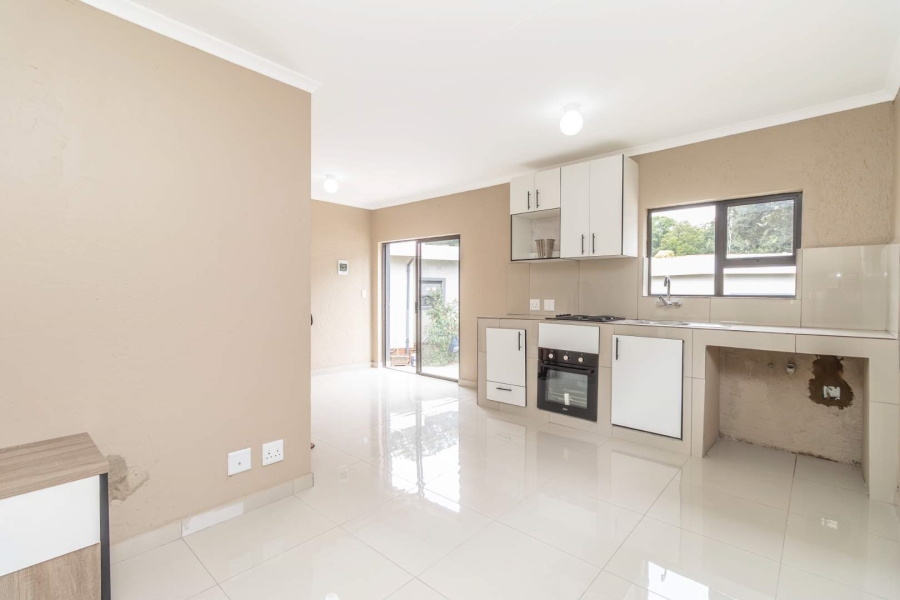 To Let 1 Bedroom Property for Rent in Hurlingham Manor Gauteng