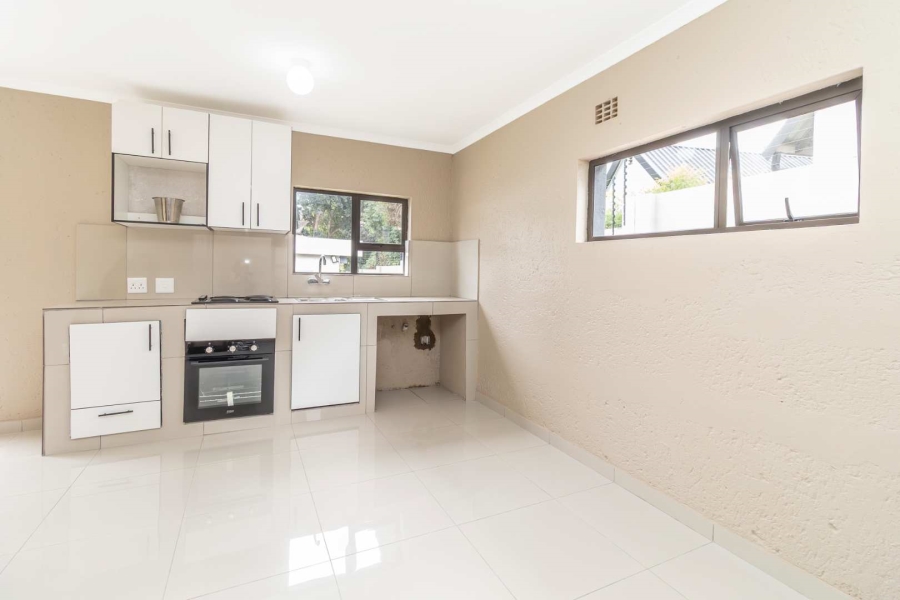 To Let 1 Bedroom Property for Rent in Hurlingham Manor Gauteng