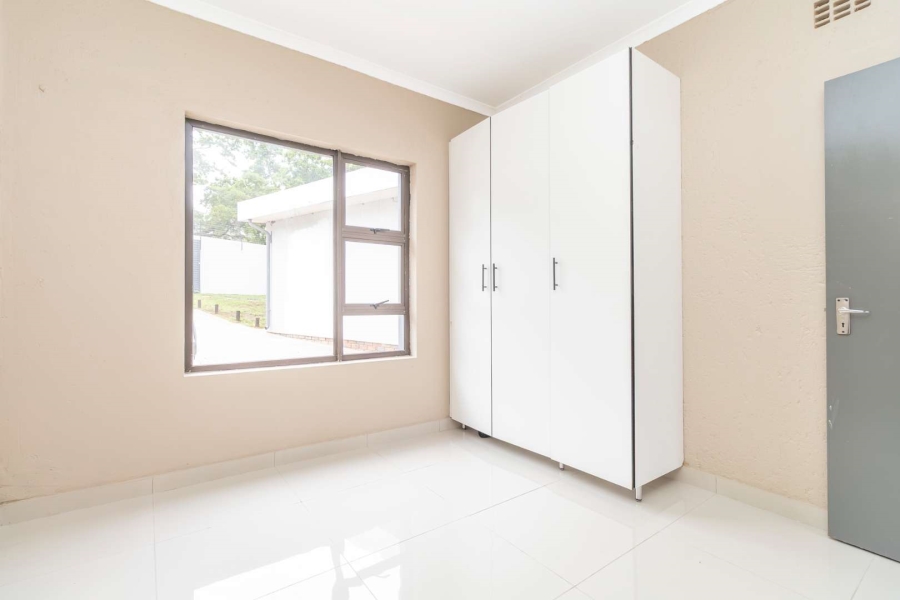 To Let 1 Bedroom Property for Rent in Hurlingham Manor Gauteng