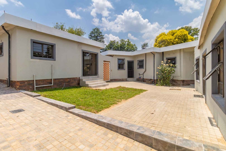To Let 1 Bedroom Property for Rent in Hurlingham Manor Gauteng