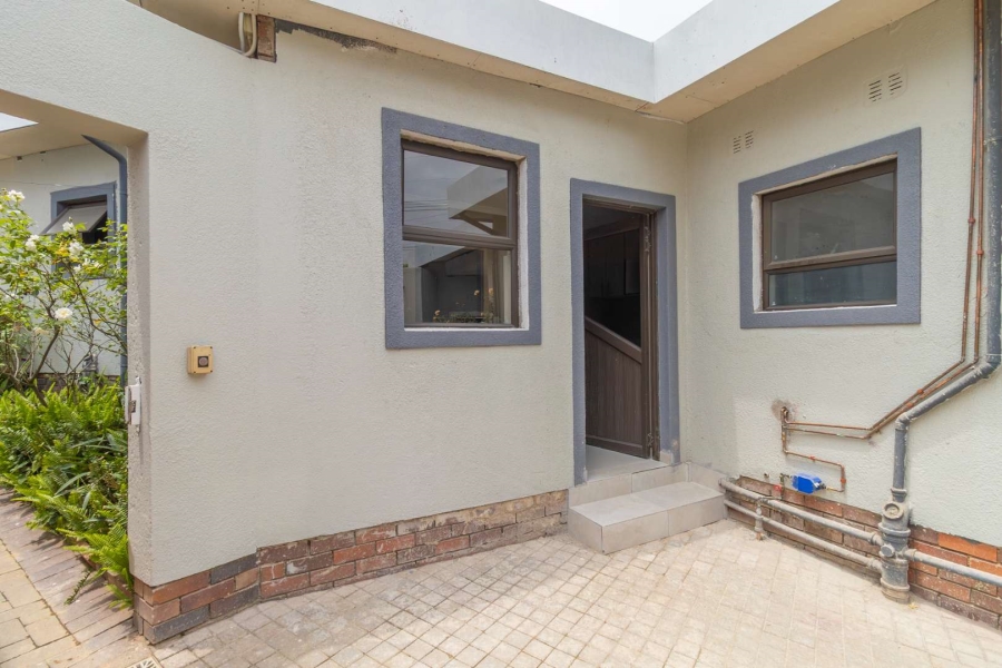 To Let 1 Bedroom Property for Rent in Hurlingham Manor Gauteng