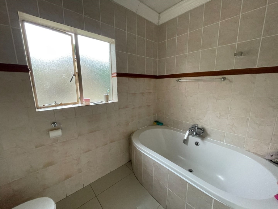 3 Bedroom Property for Sale in La Montagne Gauteng