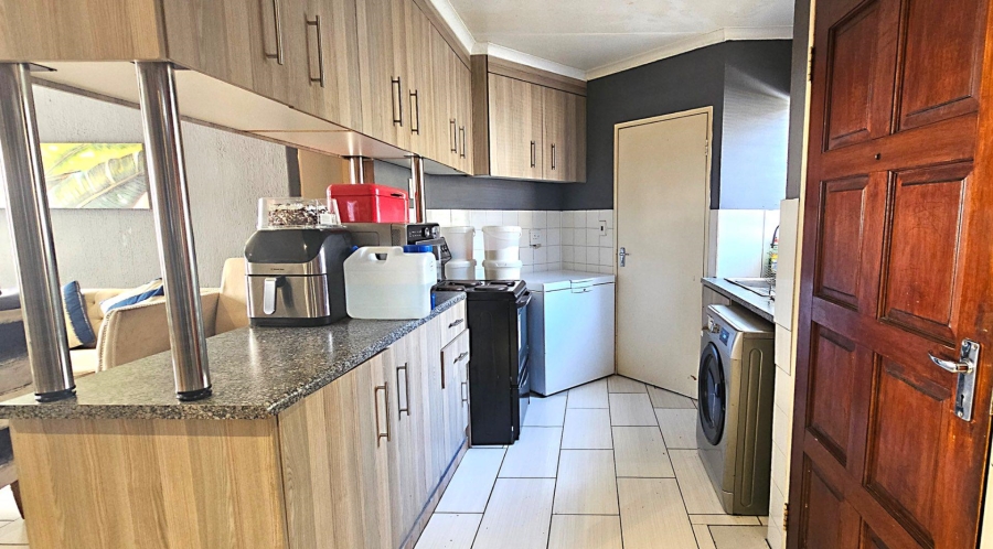 3 Bedroom Property for Sale in Radiokop Gauteng