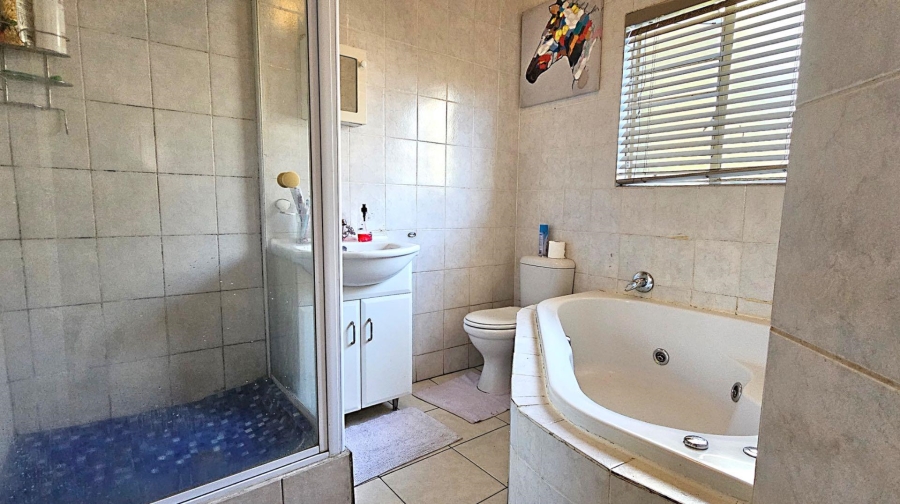 3 Bedroom Property for Sale in Radiokop Gauteng