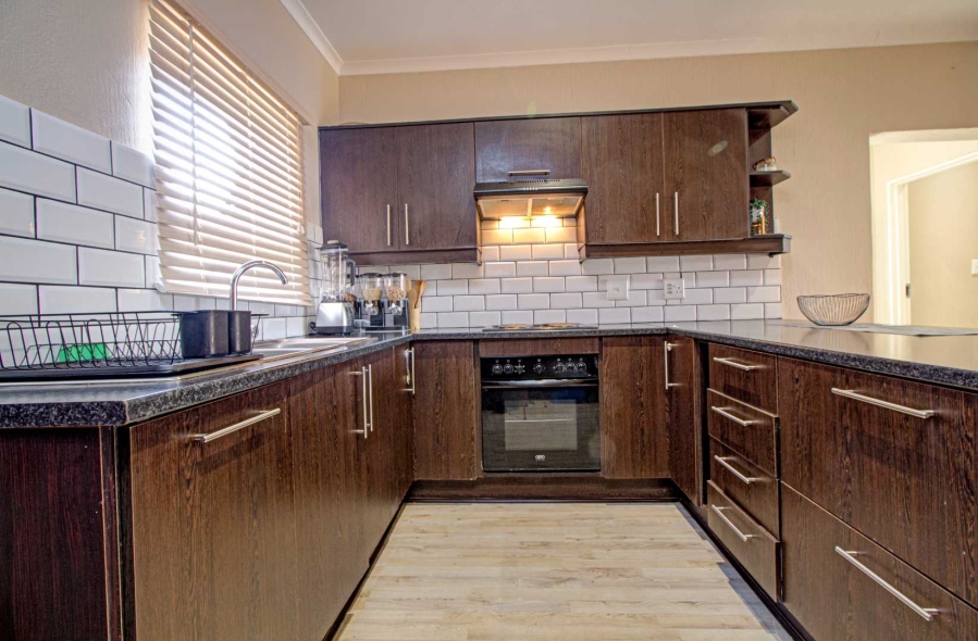 2 Bedroom Property for Sale in Wilgeheuwel Gauteng