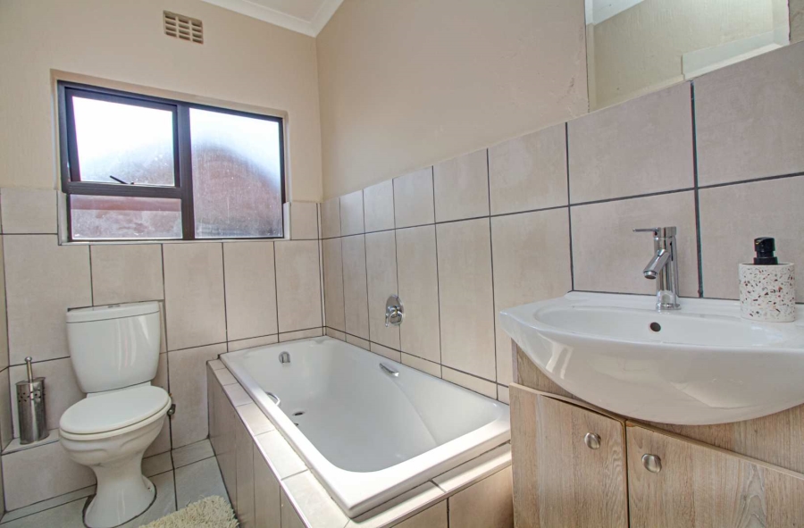 2 Bedroom Property for Sale in Wilgeheuwel Gauteng