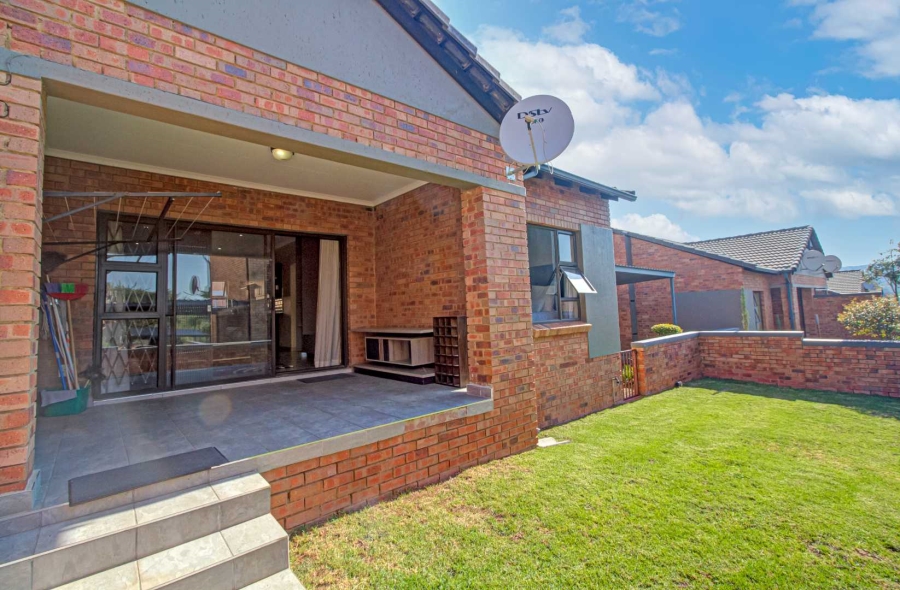 2 Bedroom Property for Sale in Wilgeheuwel Gauteng