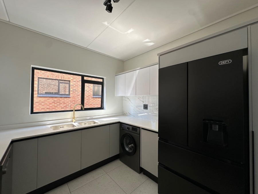 To Let 3 Bedroom Property for Rent in Waterfall Gauteng