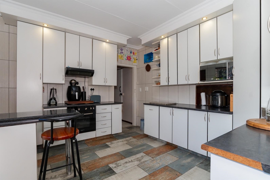 5 Bedroom Property for Sale in Birch Acres Gauteng