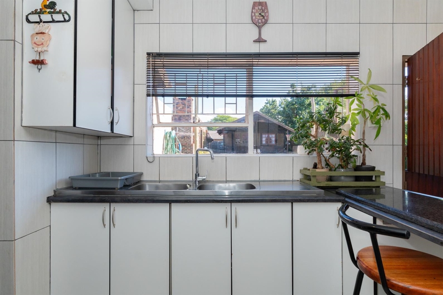 5 Bedroom Property for Sale in Birch Acres Gauteng