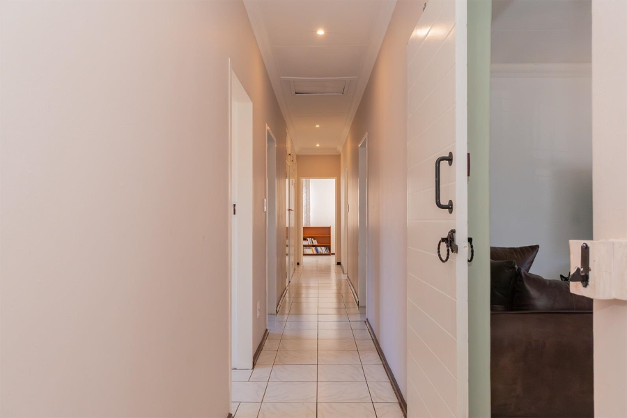 5 Bedroom Property for Sale in Birch Acres Gauteng