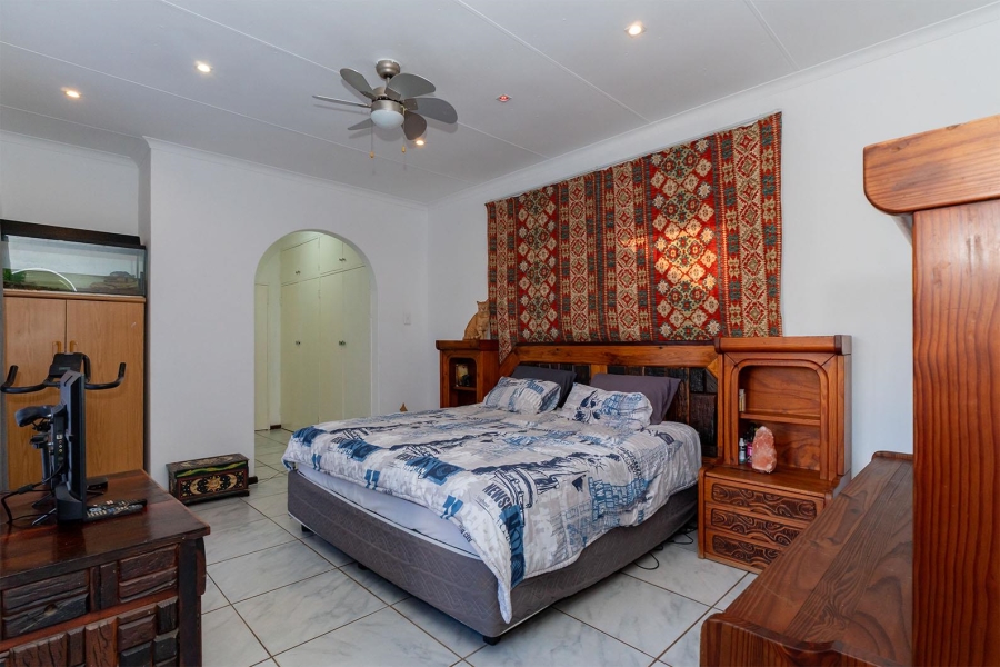 5 Bedroom Property for Sale in Birch Acres Gauteng