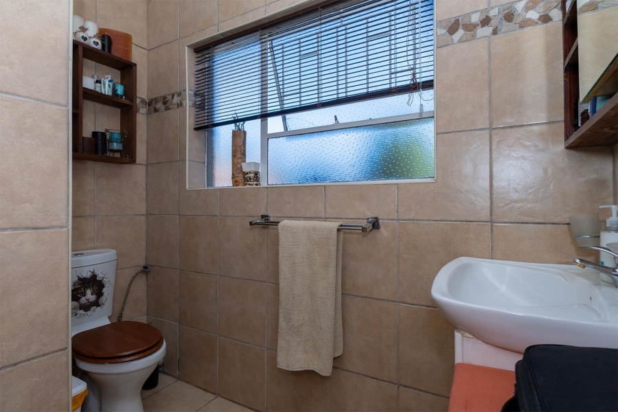 5 Bedroom Property for Sale in Birch Acres Gauteng