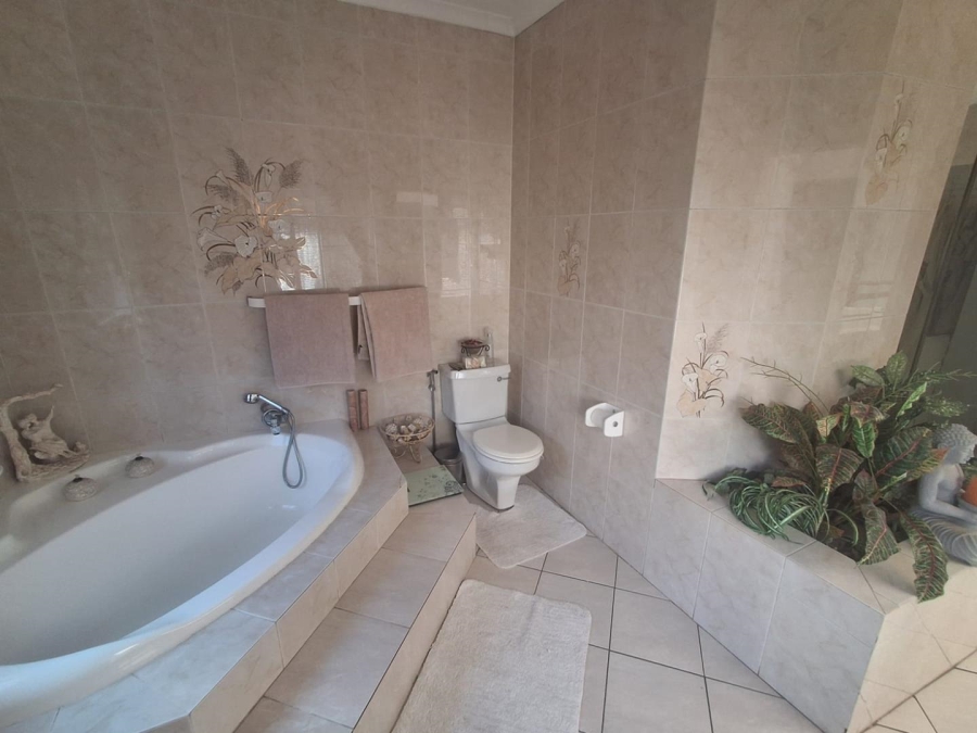3 Bedroom Property for Sale in Bassonia Gauteng