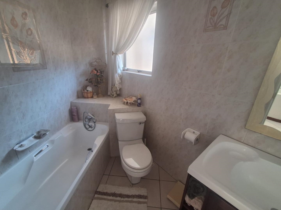 3 Bedroom Property for Sale in Bassonia Gauteng