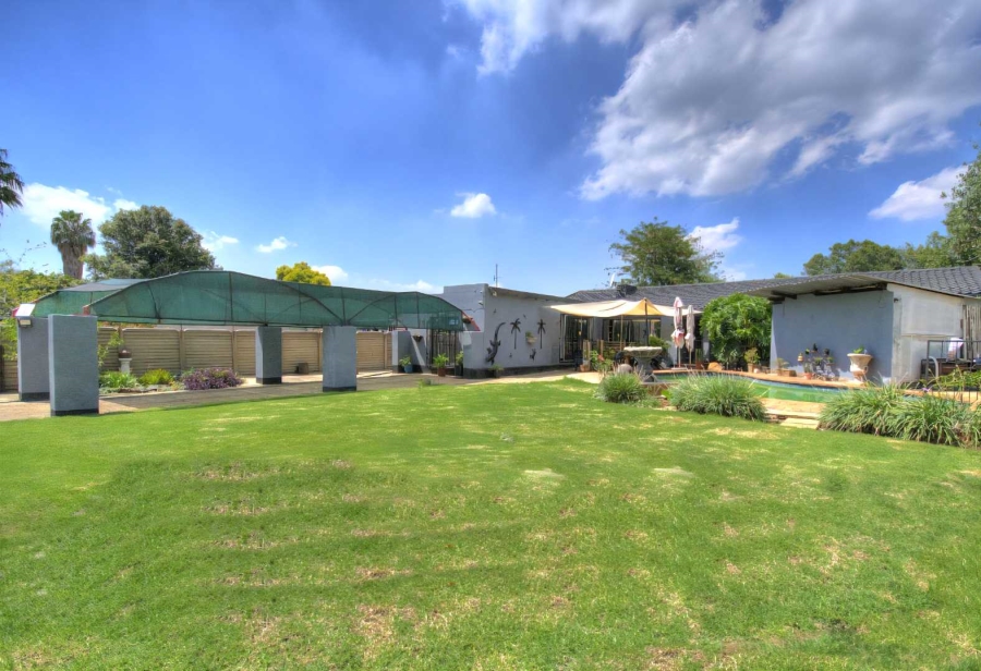 6 Bedroom Property for Sale in Raceview Gauteng