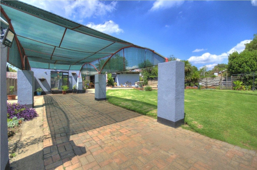 6 Bedroom Property for Sale in Raceview Gauteng