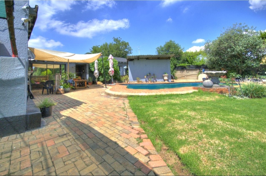 6 Bedroom Property for Sale in Raceview Gauteng