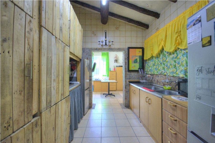 6 Bedroom Property for Sale in Raceview Gauteng