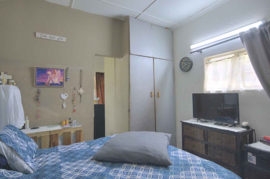 6 Bedroom Property for Sale in Raceview Gauteng