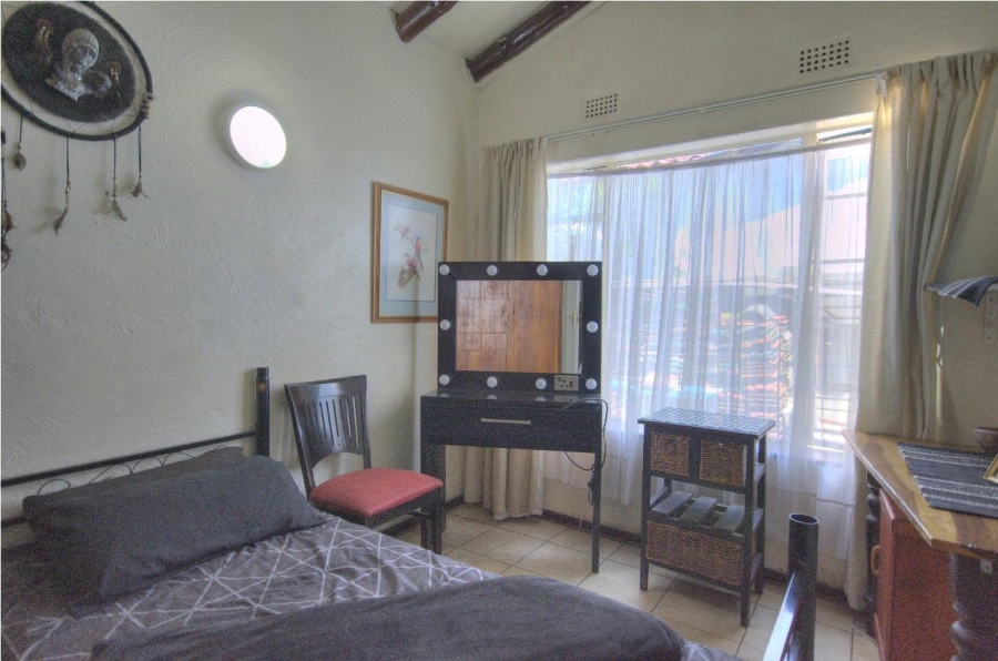 6 Bedroom Property for Sale in Raceview Gauteng