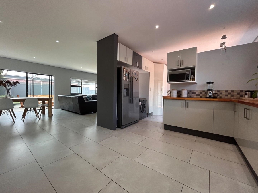 3 Bedroom Property for Sale in Brackenhurst Gauteng