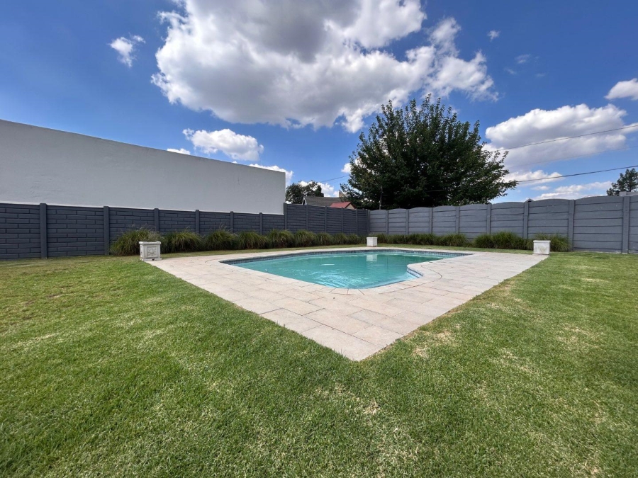3 Bedroom Property for Sale in Brackenhurst Gauteng