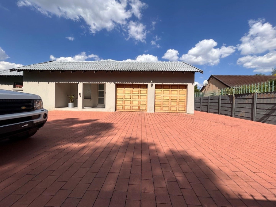 3 Bedroom Property for Sale in Brackenhurst Gauteng