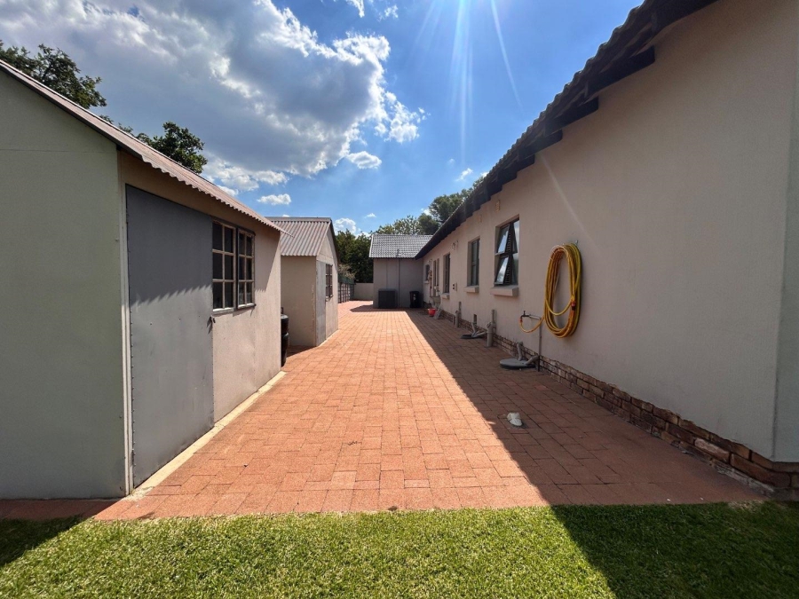 3 Bedroom Property for Sale in Brackenhurst Gauteng