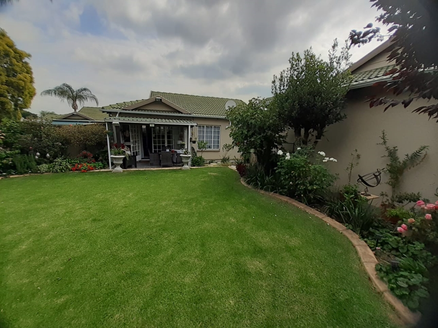 2 Bedroom Property for Sale in Sunward Park Gauteng