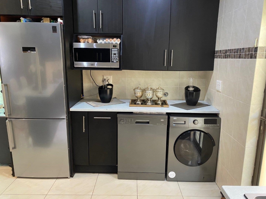 3 Bedroom Property for Sale in Selcourt Gauteng