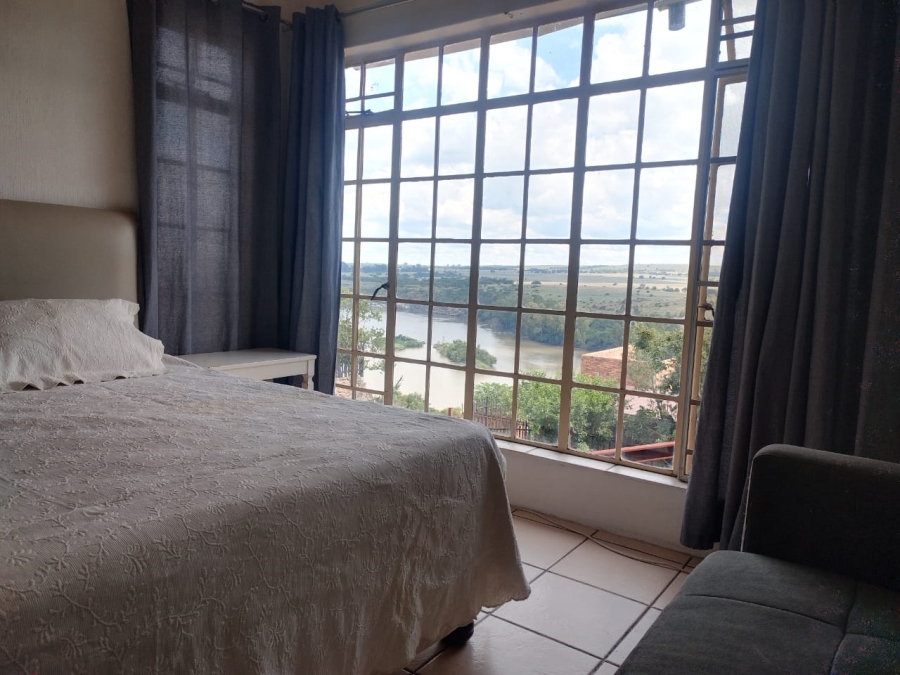 3 Bedroom Property for Sale in Vaaloewer Gauteng