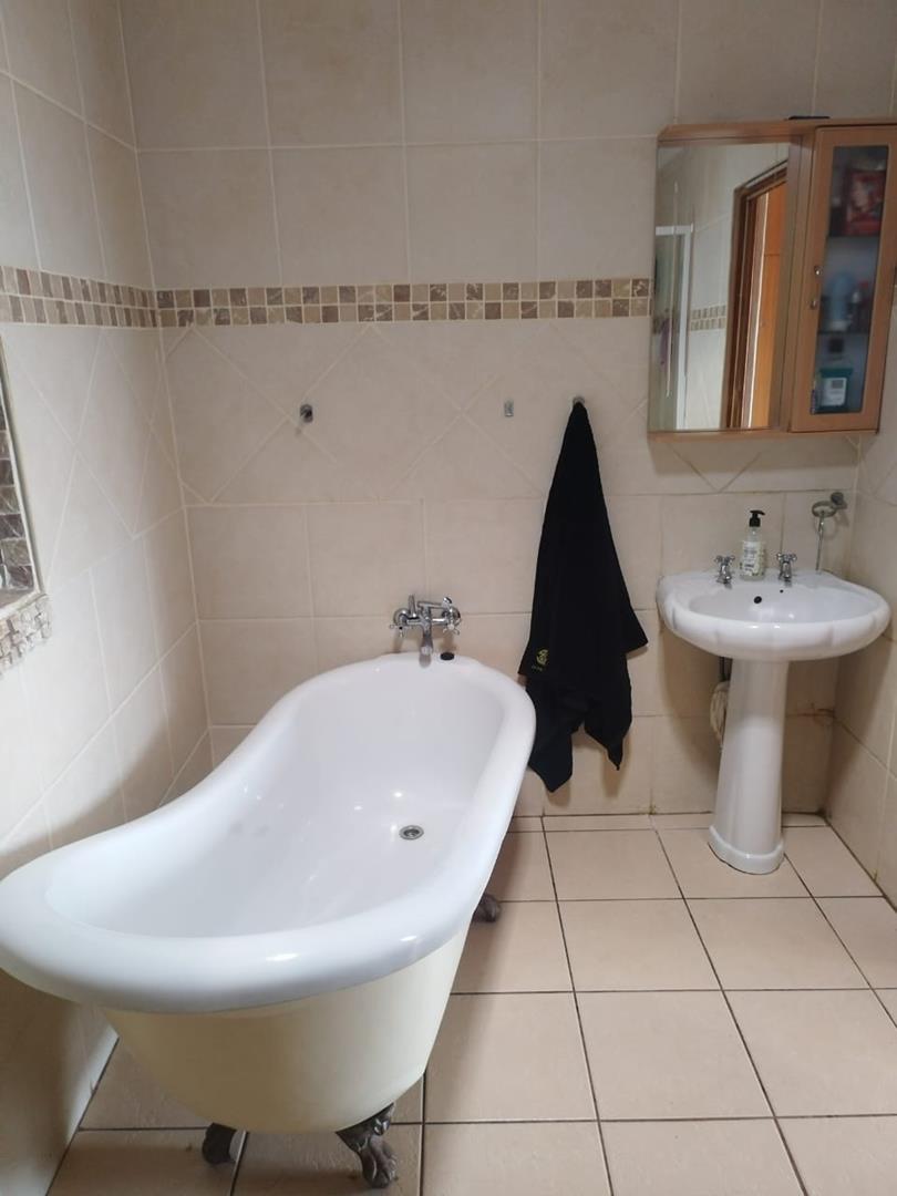 3 Bedroom Property for Sale in Vaaloewer Gauteng