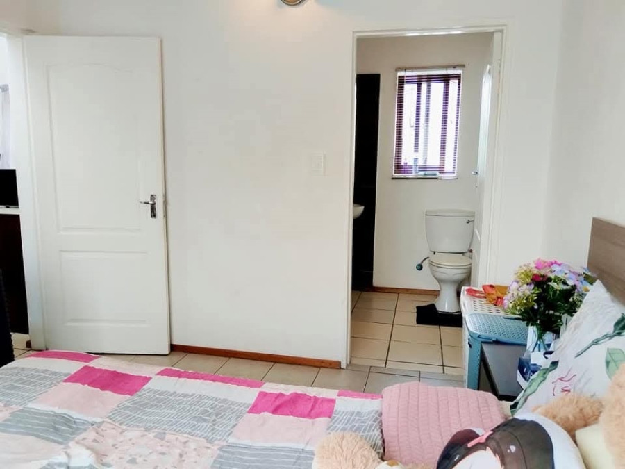 2 Bedroom Property for Sale in Honeydew Grove Gauteng