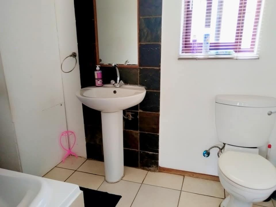 2 Bedroom Property for Sale in Honeydew Grove Gauteng