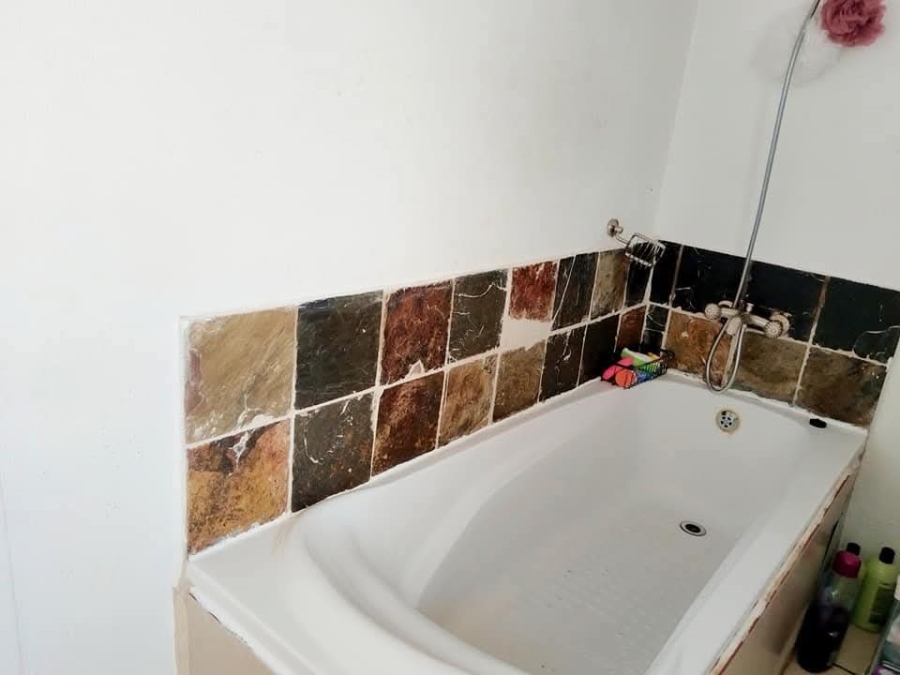 2 Bedroom Property for Sale in Honeydew Grove Gauteng