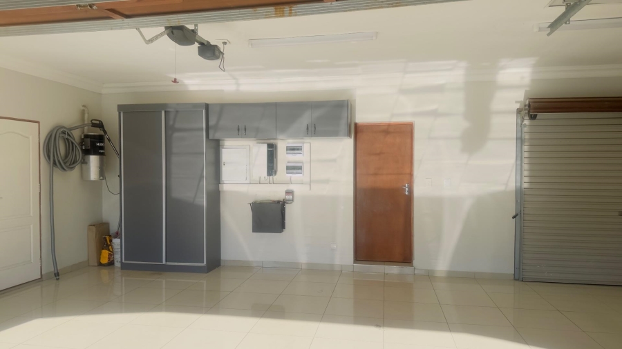 To Let 4 Bedroom Property for Rent in Blue Valley Golf Estate Gauteng