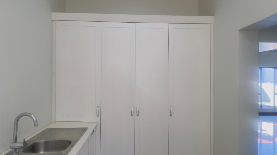 To Let 4 Bedroom Property for Rent in Blue Valley Golf Estate Gauteng