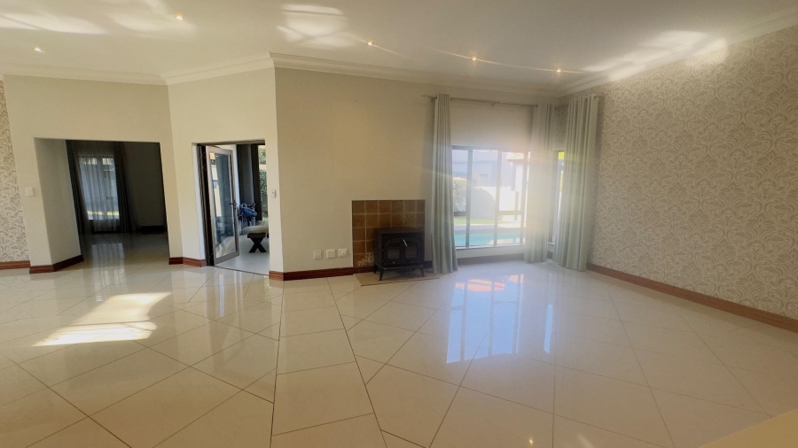 To Let 4 Bedroom Property for Rent in Blue Valley Golf Estate Gauteng