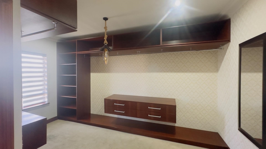 To Let 4 Bedroom Property for Rent in Blue Valley Golf Estate Gauteng