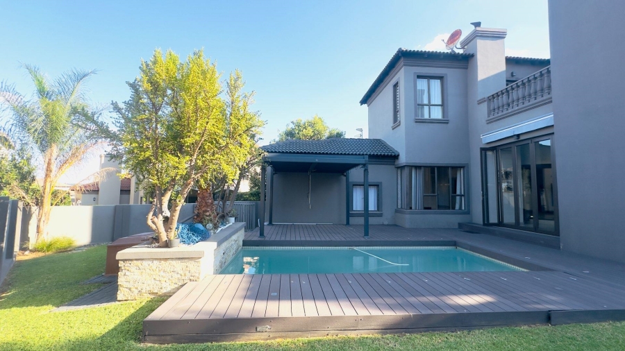 To Let 4 Bedroom Property for Rent in Blue Valley Golf Estate Gauteng