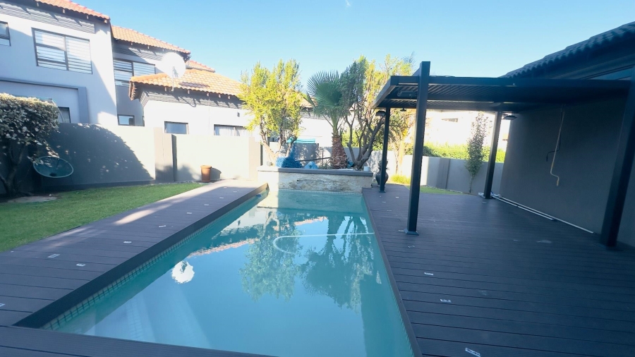 To Let 4 Bedroom Property for Rent in Blue Valley Golf Estate Gauteng