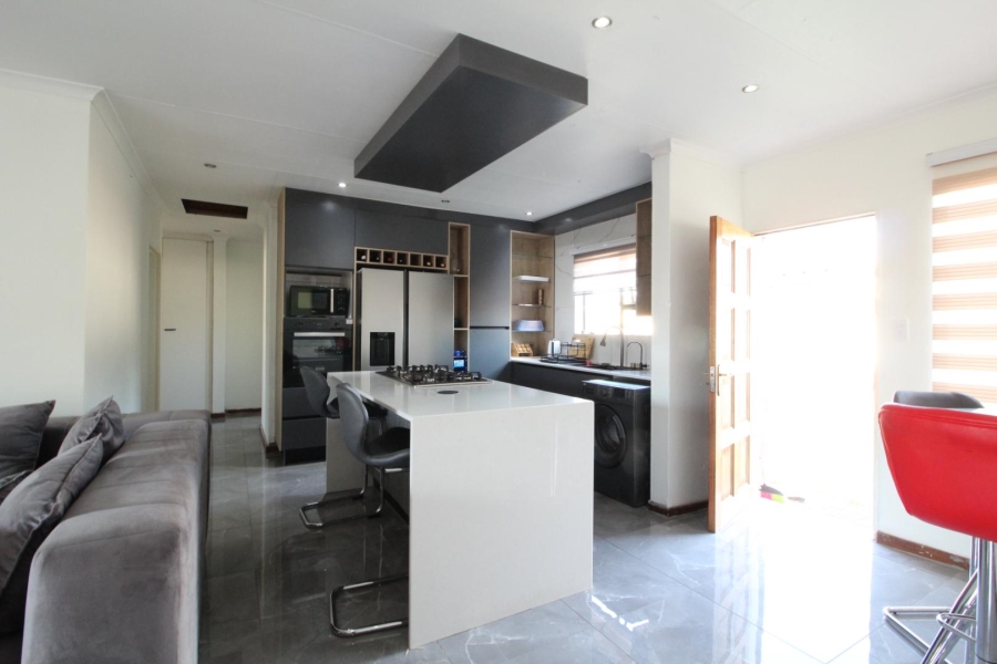 3 Bedroom Property for Sale in Kosmosdal Gauteng
